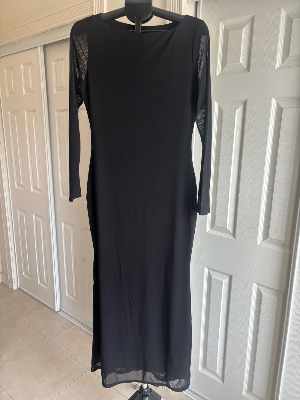 ReoRia Black Long Sleeve Maxi Dress with Mesh Sleeves